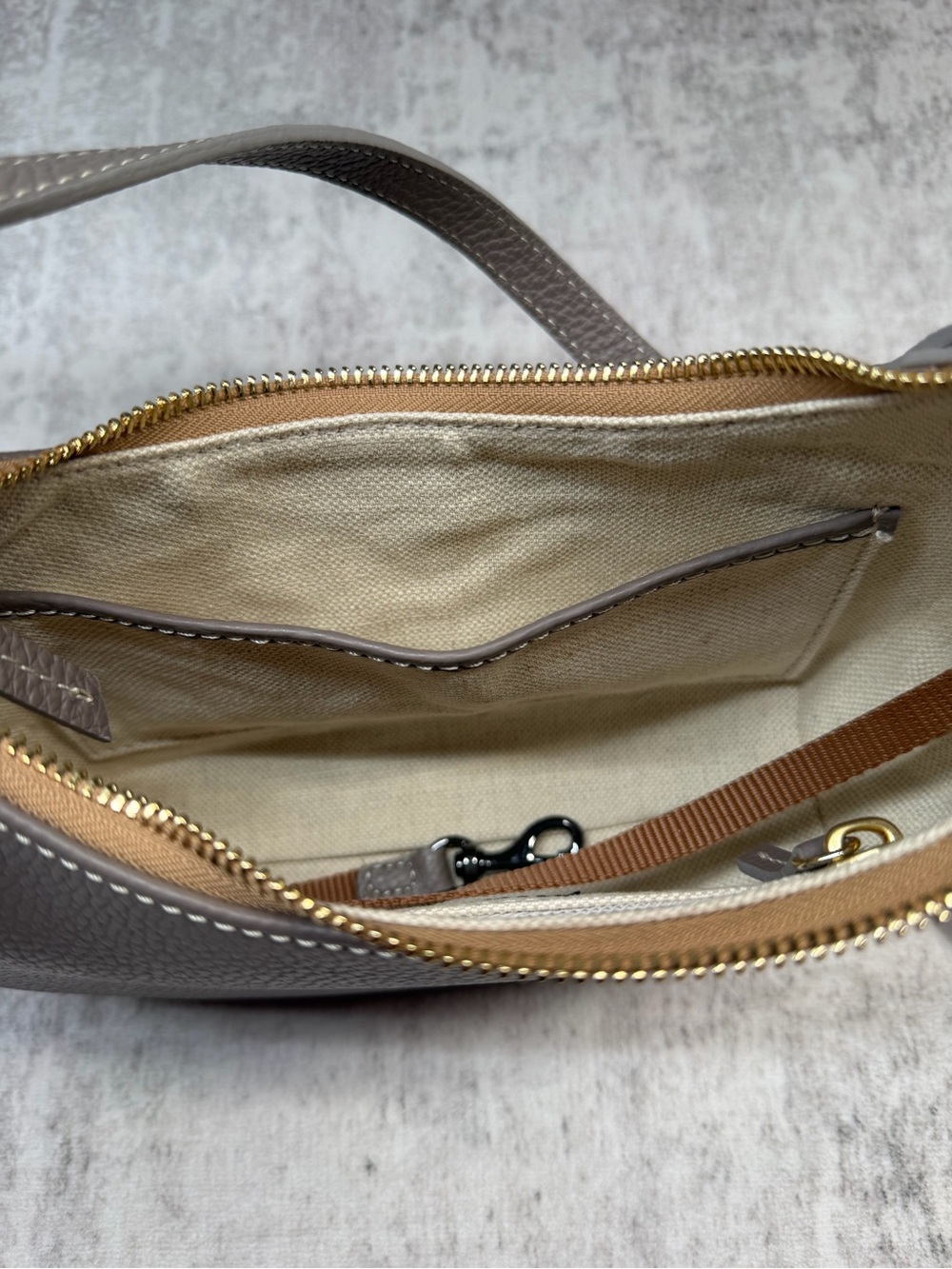 Dooney & Bourke Pebbled Leather Lucca Hobo Minimalist Shoulder NWT BRAND NEW - Picture 4 of 12